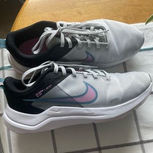 Women’s Nike Downshifter 12 Shoes, Sz 9